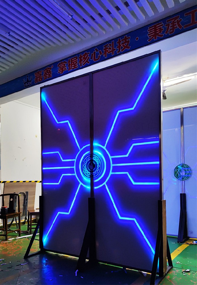 发光科技门